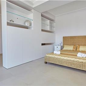 5 bedroom villa with infinity pool, Castellammare del Golfo, sleeps 9